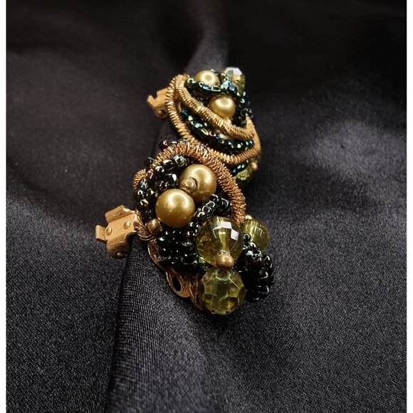 Vintage 1930s-1940s Miriam Haskell Unsigned Clip-On Earrings W/ Green & Gold - Picture 4 of 5